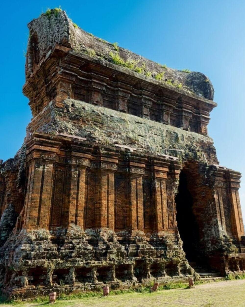 Ngọn tháp duy nhất được thiết kế theo hình chữ nhật